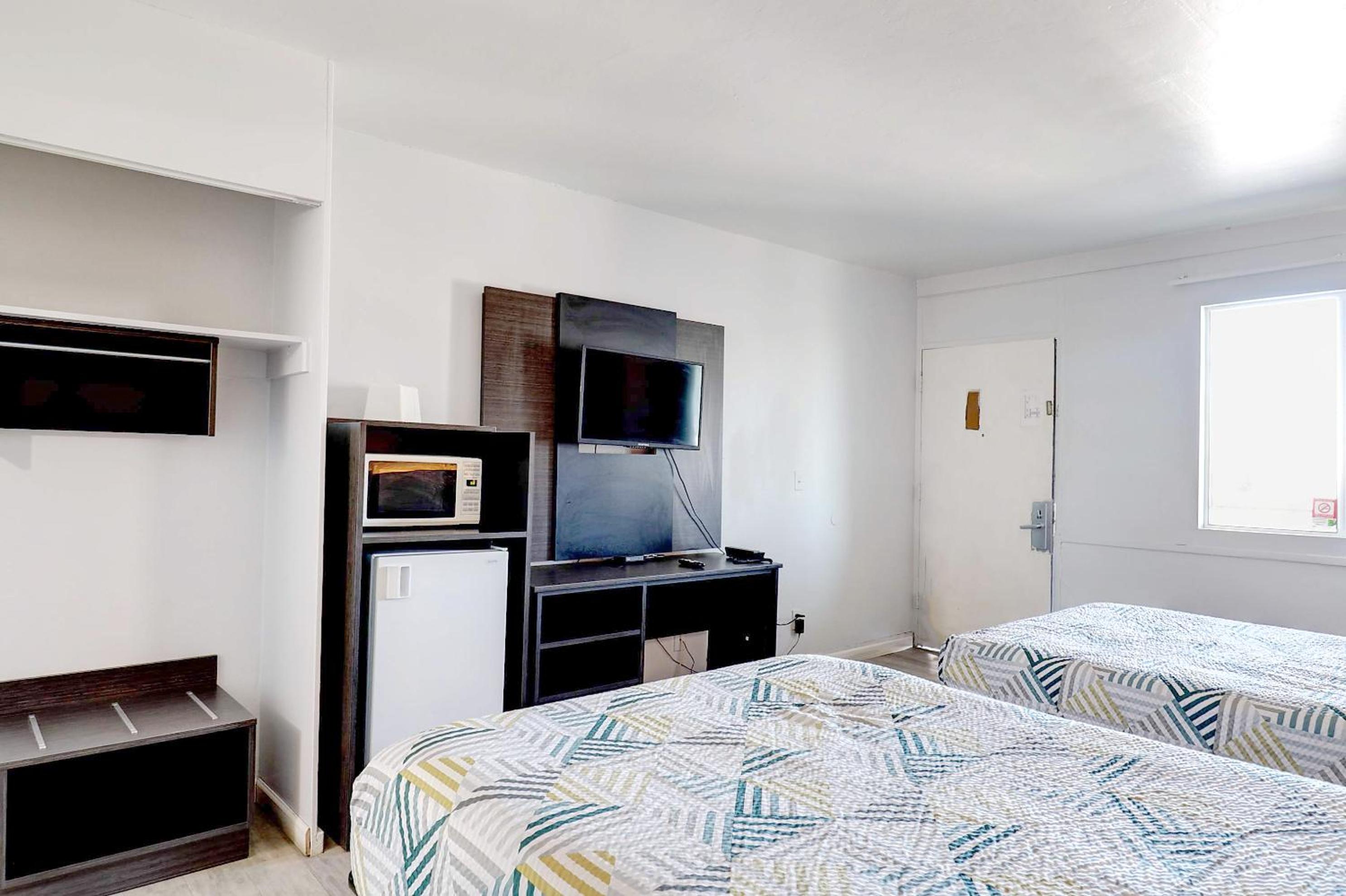 ROOM, QUADRUPLE