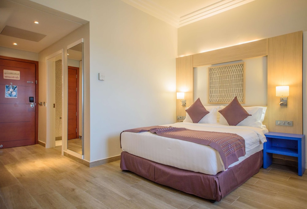 Golden Tulip Le Diplomate Cotonou 24/72