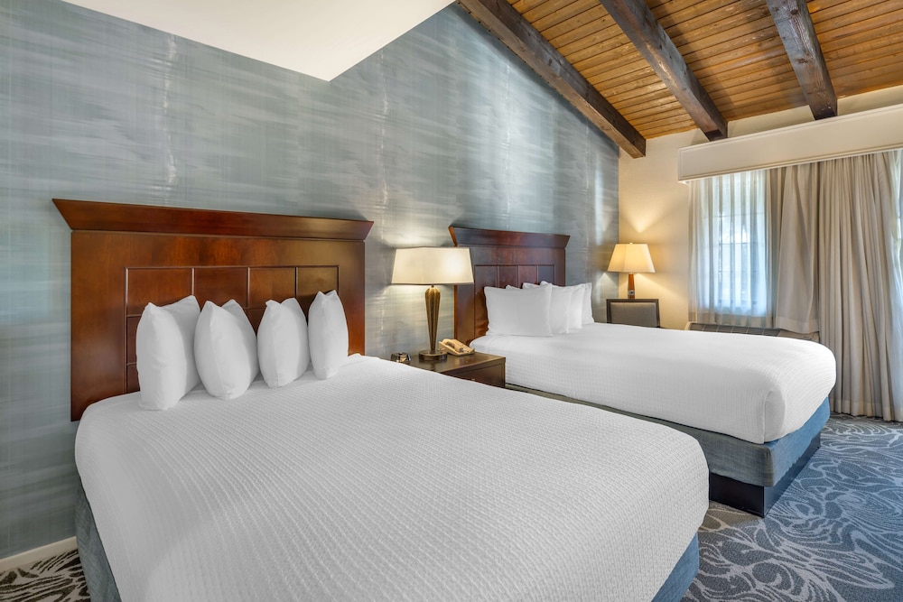 Standard, 2 Queen Beds, Courtyard Area