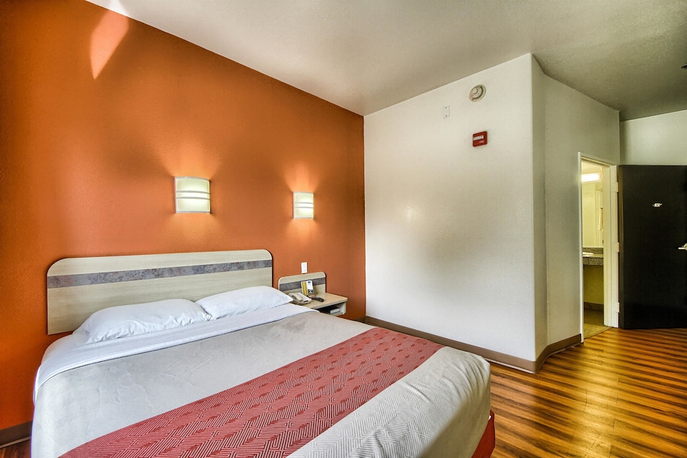 Motel6 Mission, TX 12/49