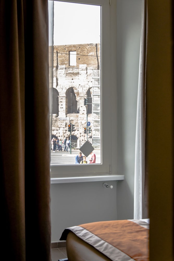 NO 9 COLOSSEO LUXURY SUITES 42/50