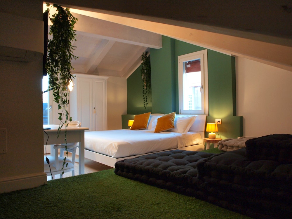 Cosmopolitan Central Rooms 16/36