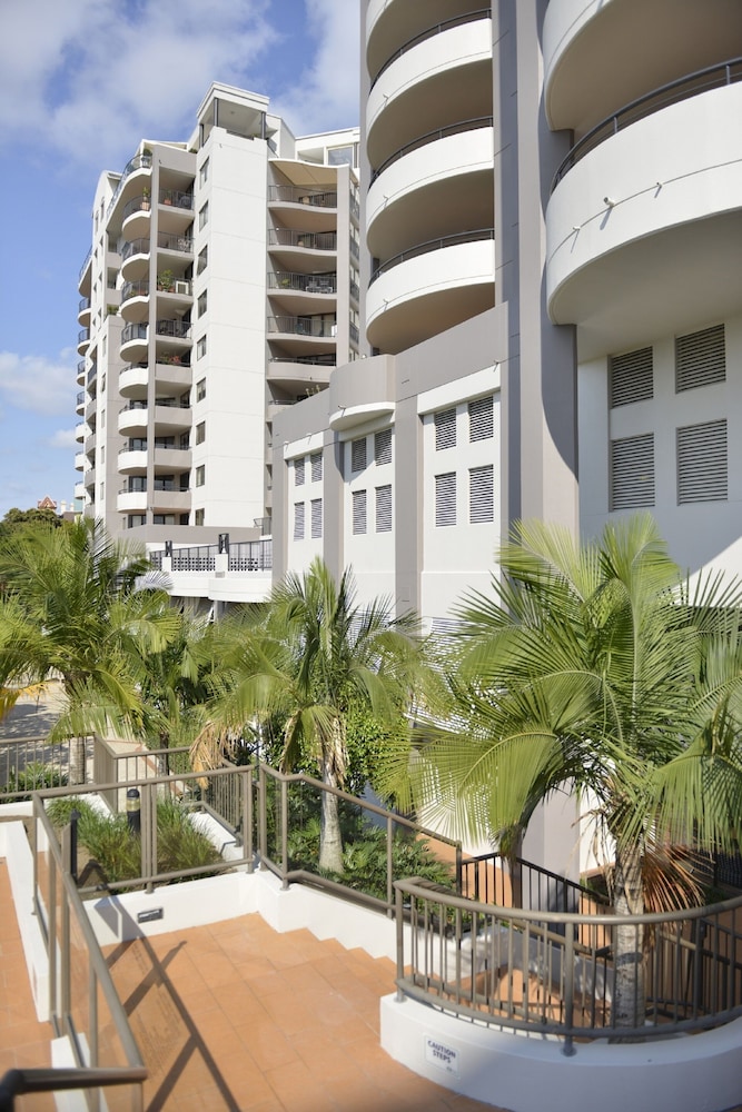 The Oasis Apartments 53/66
