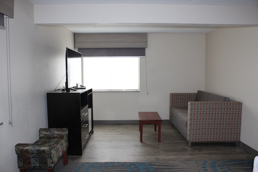 Reston Inn & Suites 42/50