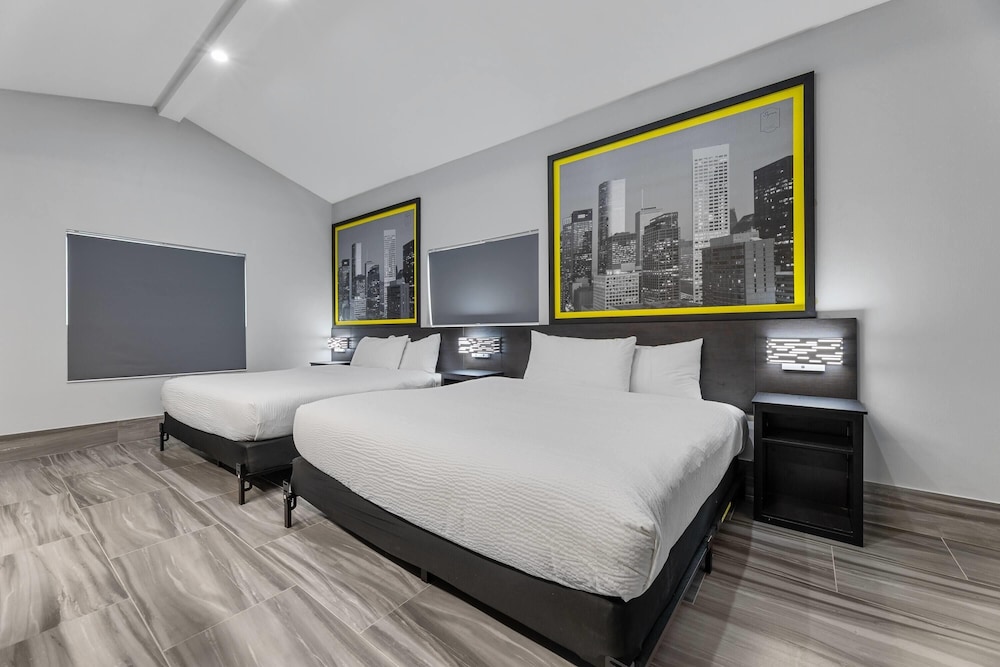 Days Inn & Suites by Wyndham Texas City 23/52