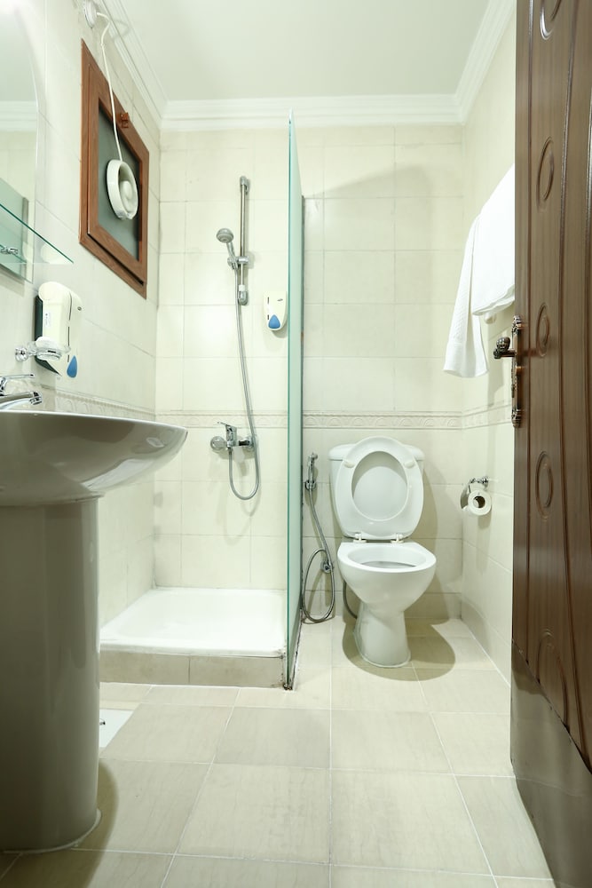 La Villa Suites Hotel 47/48