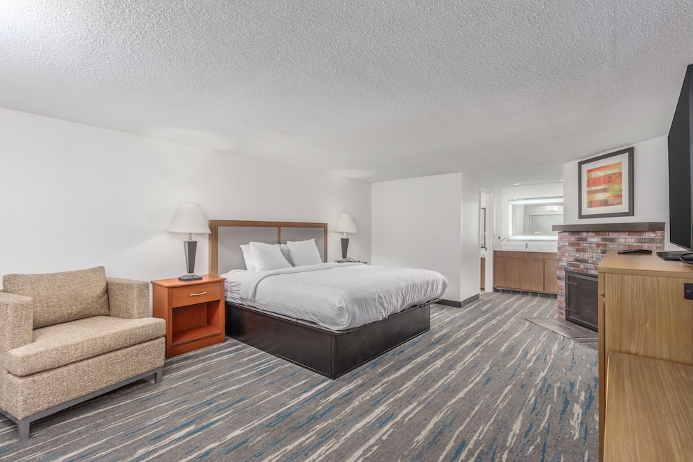 Crossroads Inn & Suites 27/68