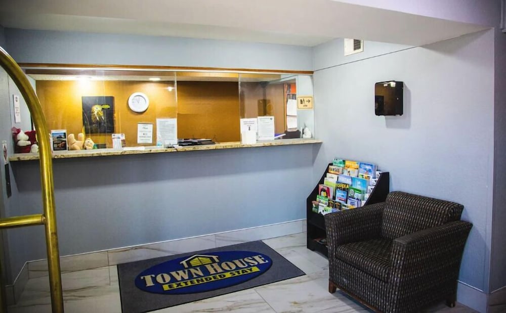 Town House Extended Stay Hotel Downtown 7/64