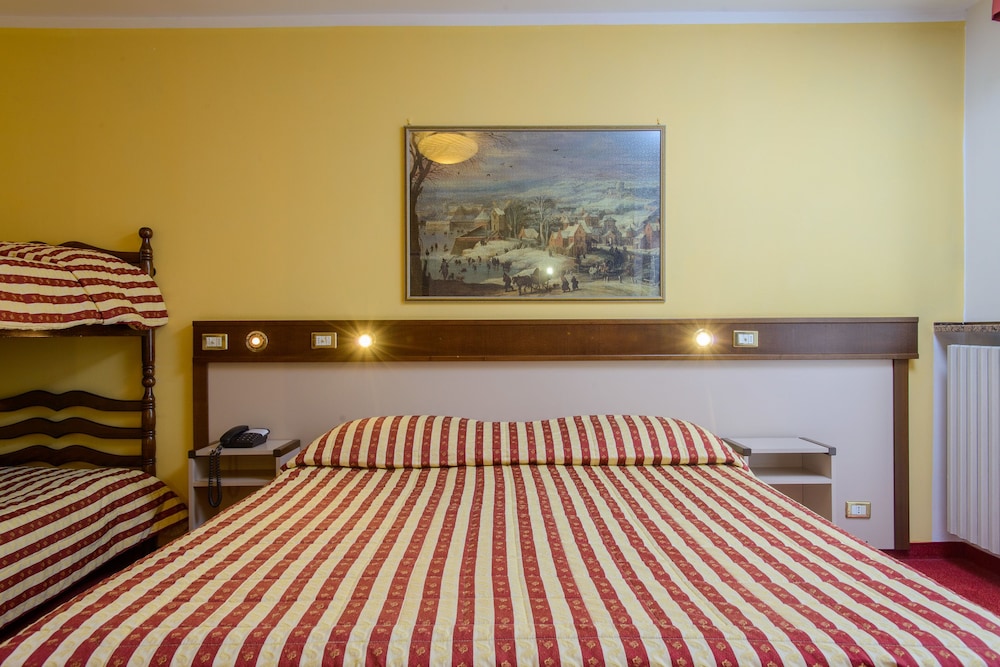 Hotel Papa 28/51