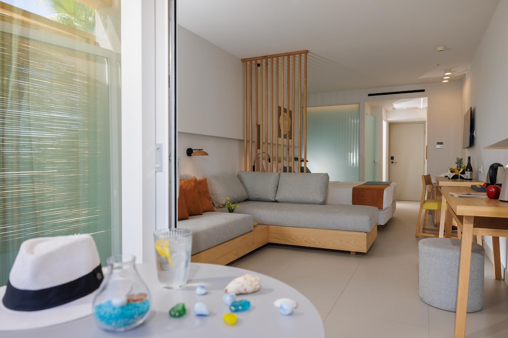 Anissa Beach and Village Hotel 57/80