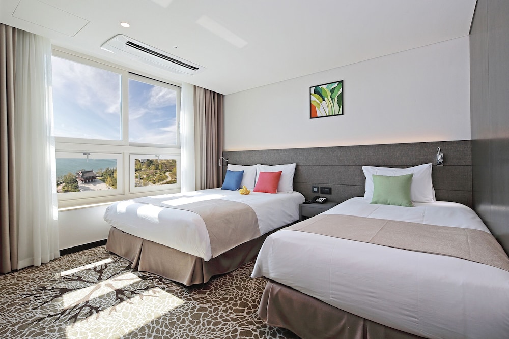 SKY, SUITE, OCEAN VIEW