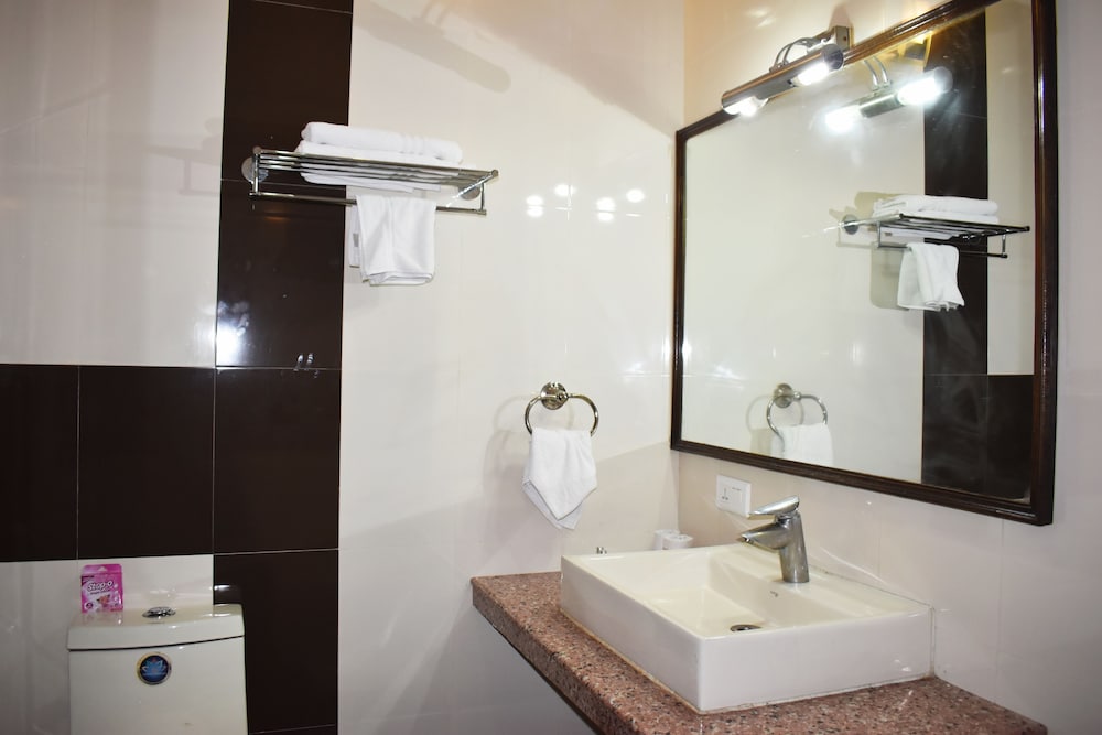Hotel Sujata 63/64