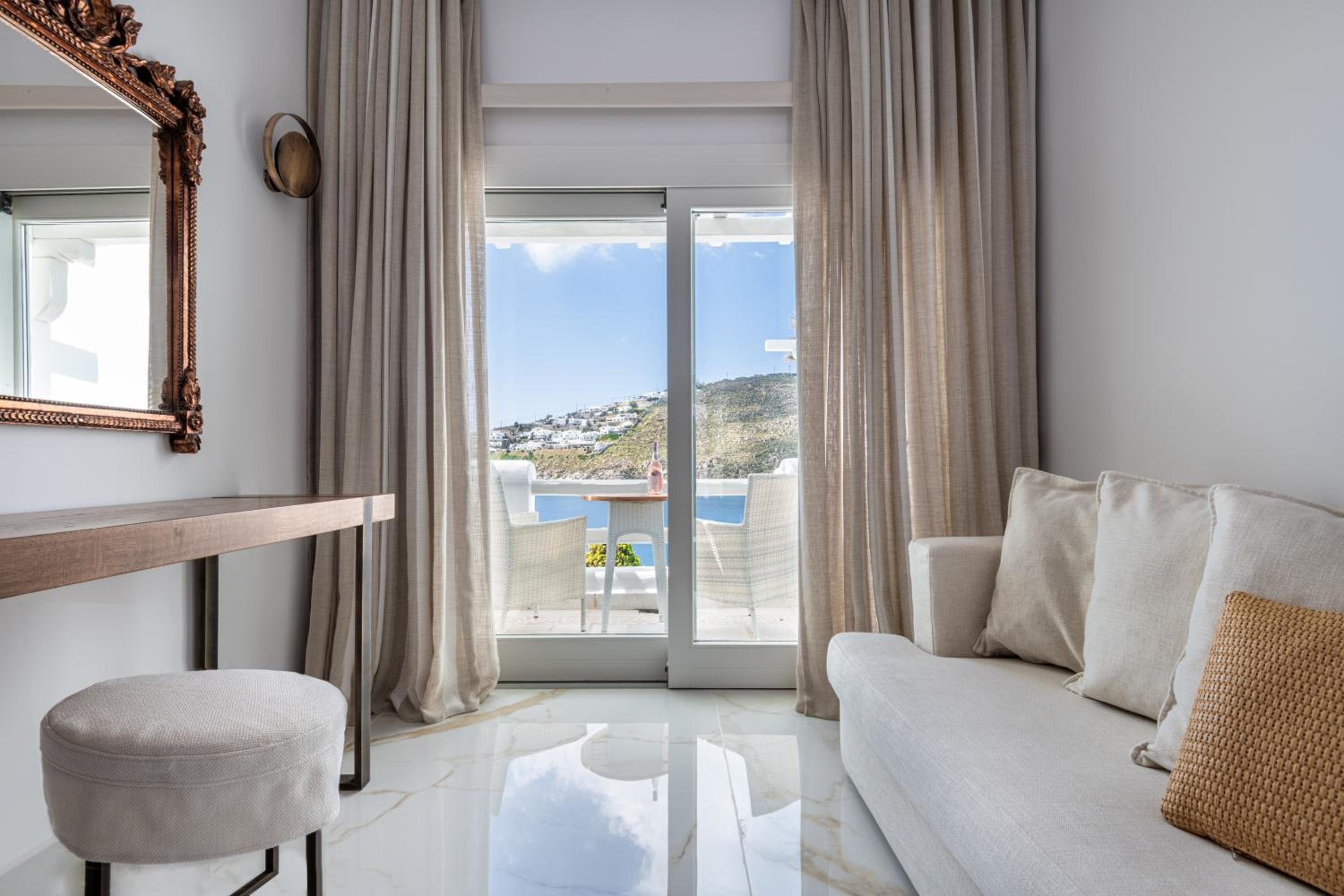 Sunshine, Junior Suite, Sea View, Outdoor Jetted Tub، Nissaki Boutique 6/10