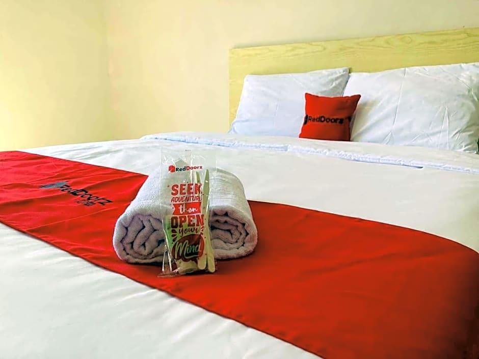 Reddoorz Plus Near Lippo Plaza Yogyakarta 15/22