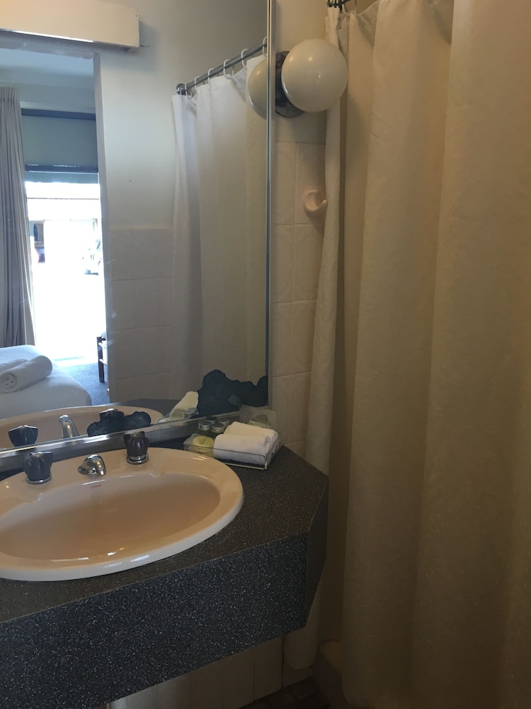 ABCOT INN 33/58