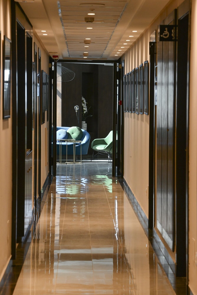 Maia Hotel Suites 18/44