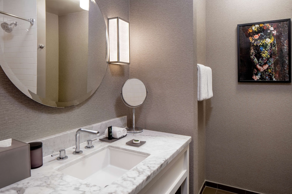 Hyatt Centric French Quarter New Orleans 76/77