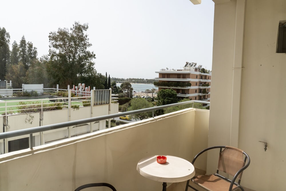 Four Seasons Hotel Glyfada 40/58