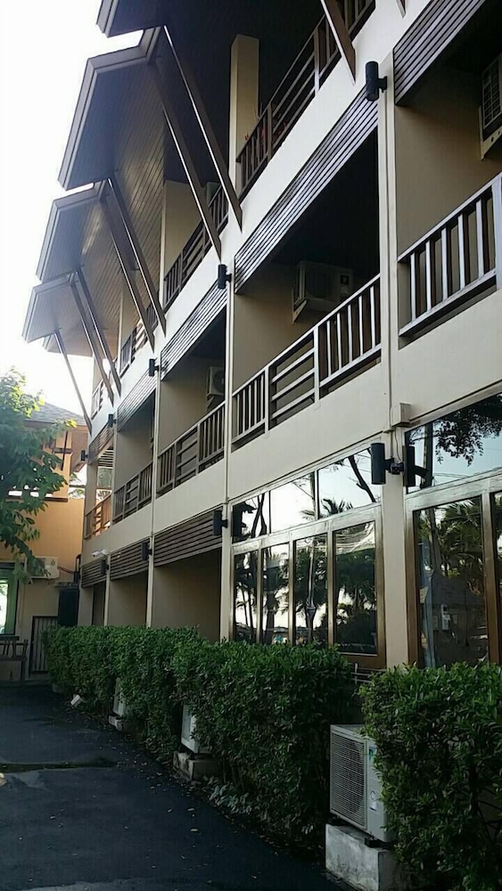La Playa Boutique Resort 6/24