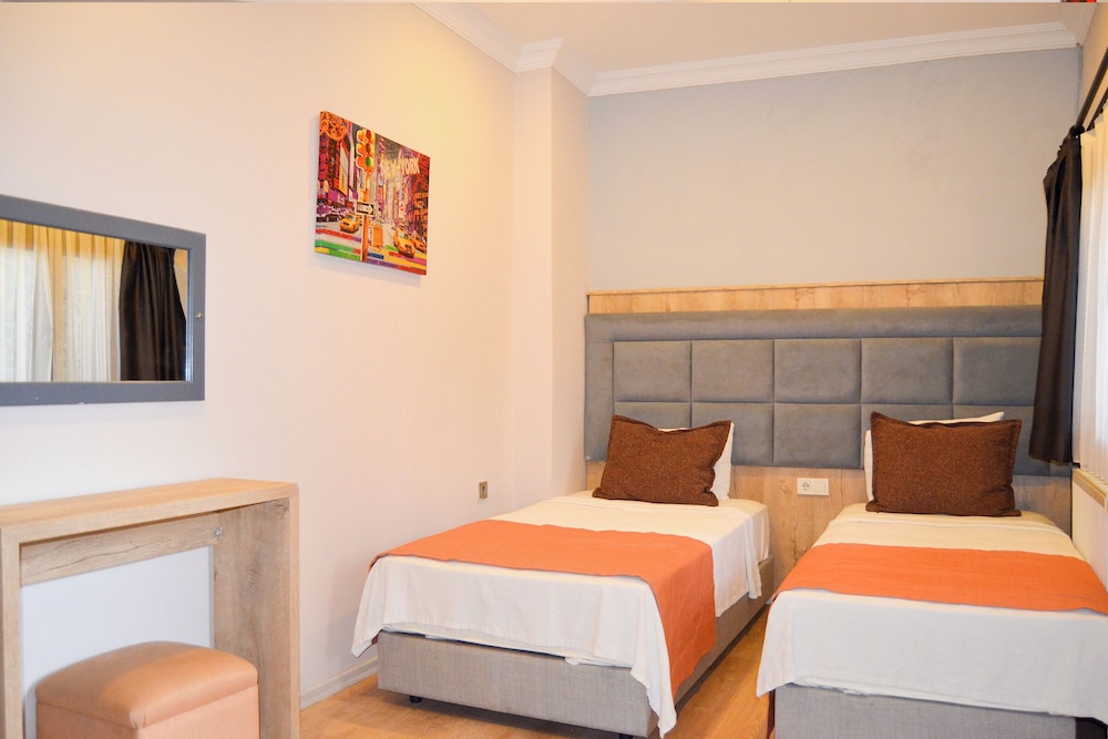 غرفة عائلية بسرير مزدوج وسريرين منفصلين بغرفتي نوم، AKKAN LUXURY HOTEL 2/9