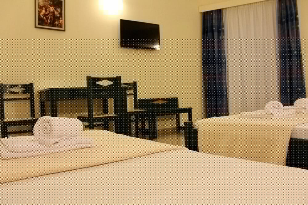 Adonis Hotel 24/57