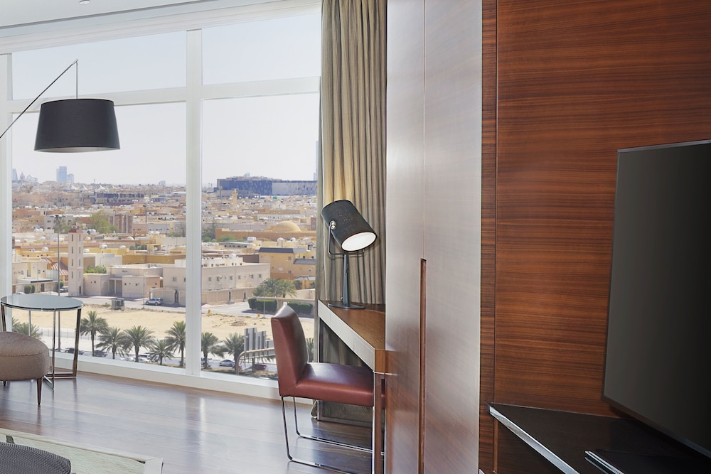 فندق هيلتون الرياض والشقق الفندقيه(Hilton Riyadh Hotel & Residences) 34/82