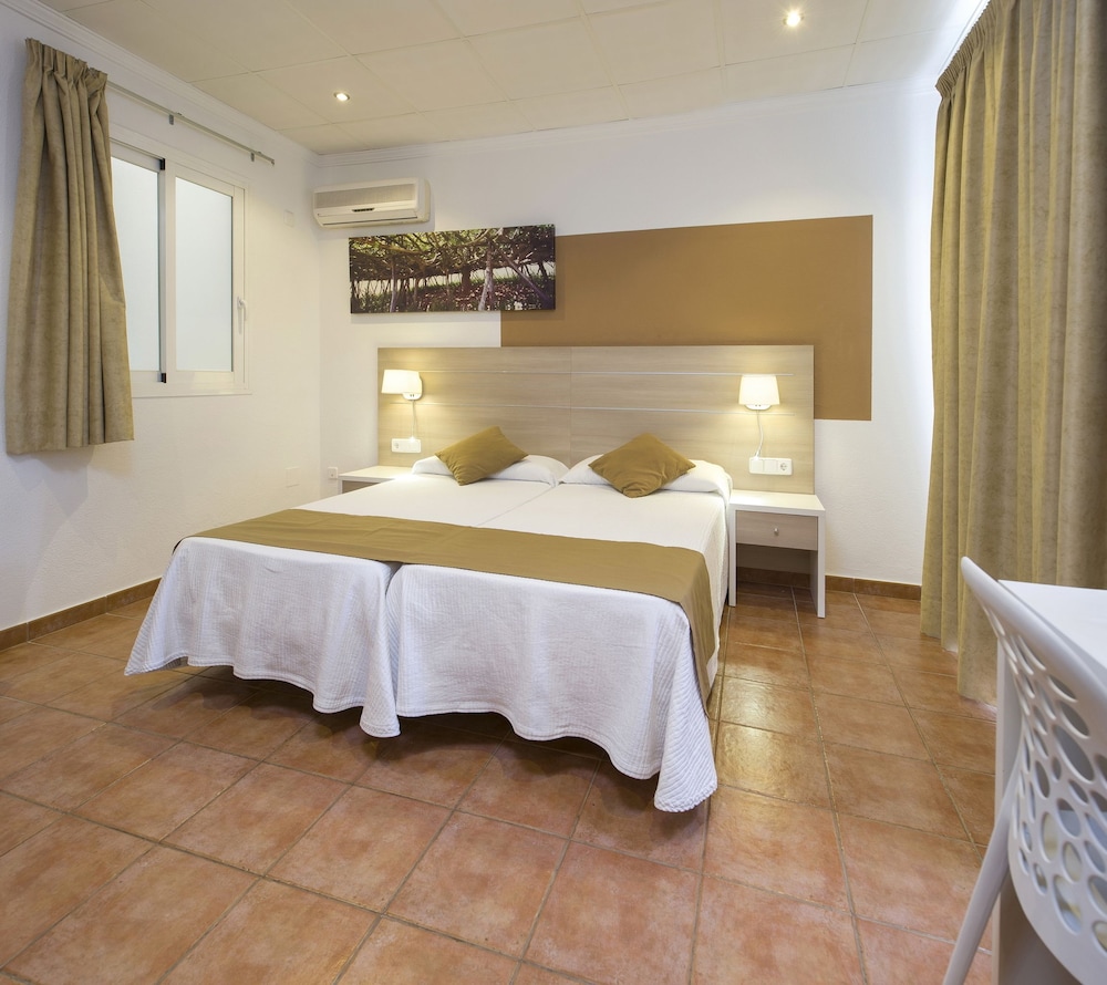Hostal Adelino 8/22