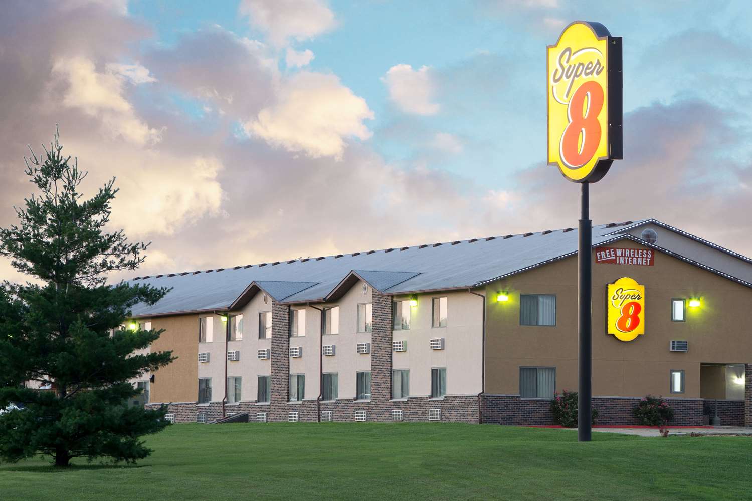 Super 8 By Wyndham Chillicothe 1/25