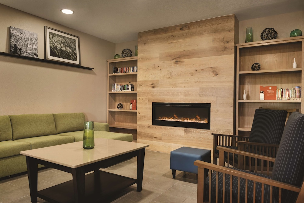 Country Inn and Suites by Radisson Coralville IA 20/26