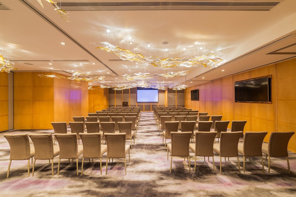 Kowloon Harbourfront Hotel 35/48