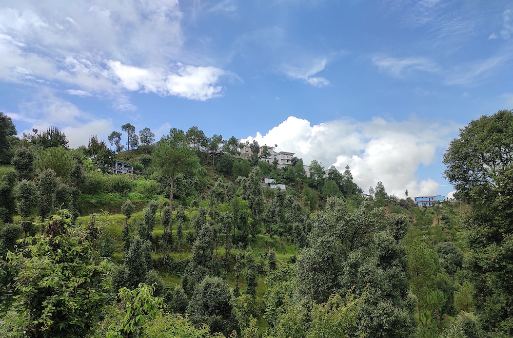 JuSTa Luxe Mukteshwar Retreat and Spa Mukteshwar 40/50