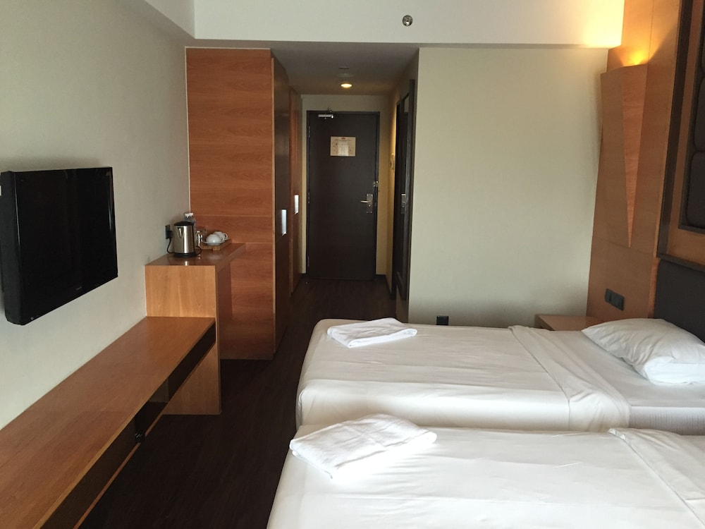 C Haya Hotel 6/44