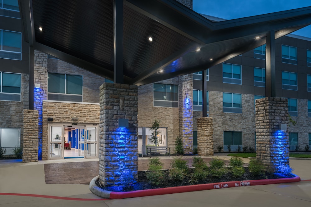 Holiday Inn Express & Suites Sugar Land SE - Missouri City 2/65