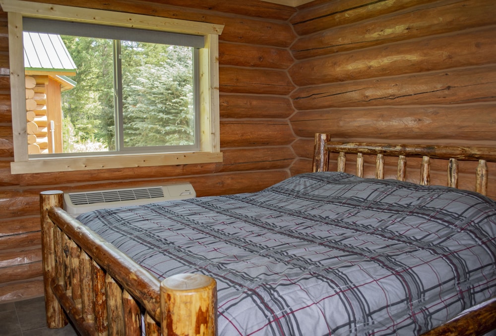 Bonners Ferry Log Inn 23/48