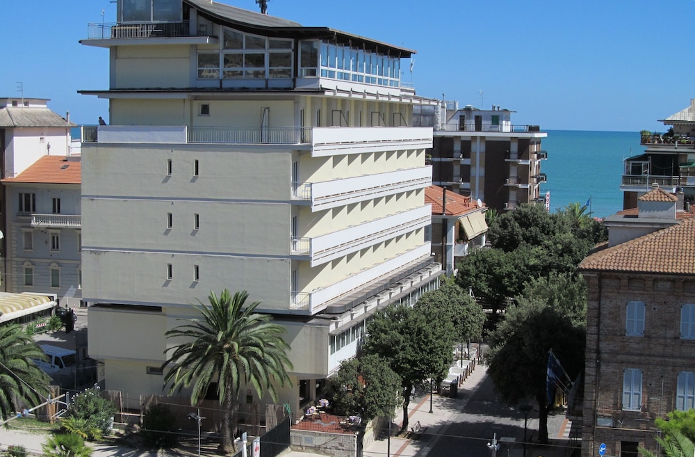 Hotel Gabbiano 1/36