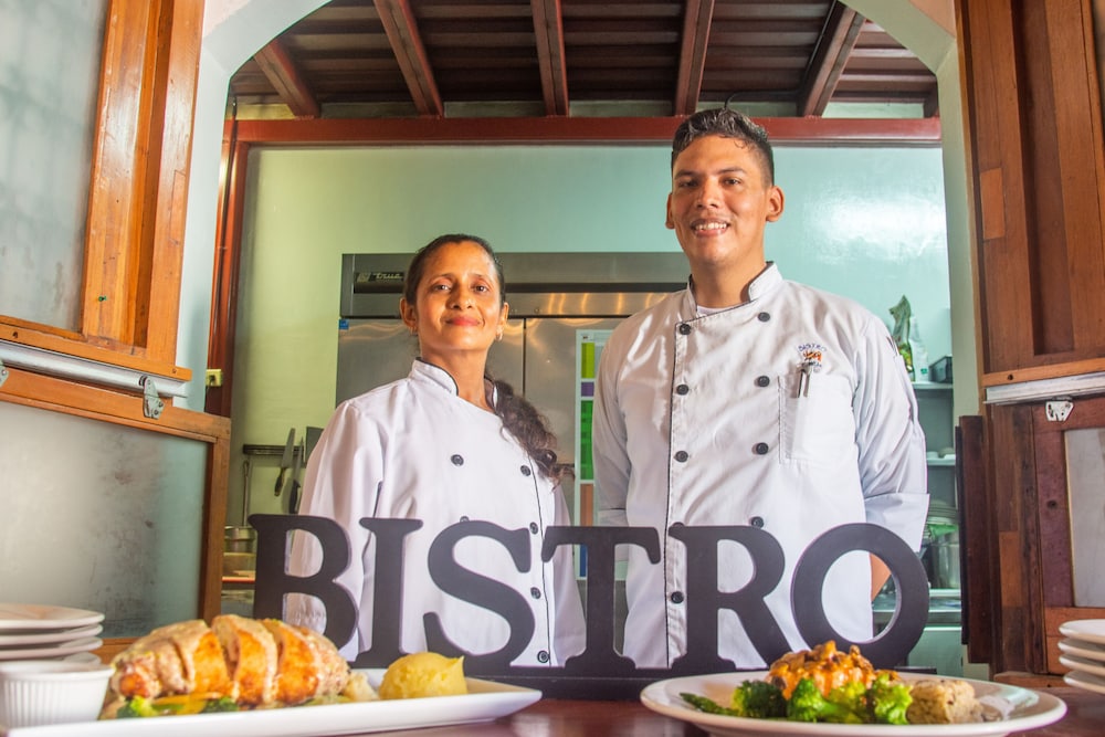Estrada Hotel And Bistro 32/55