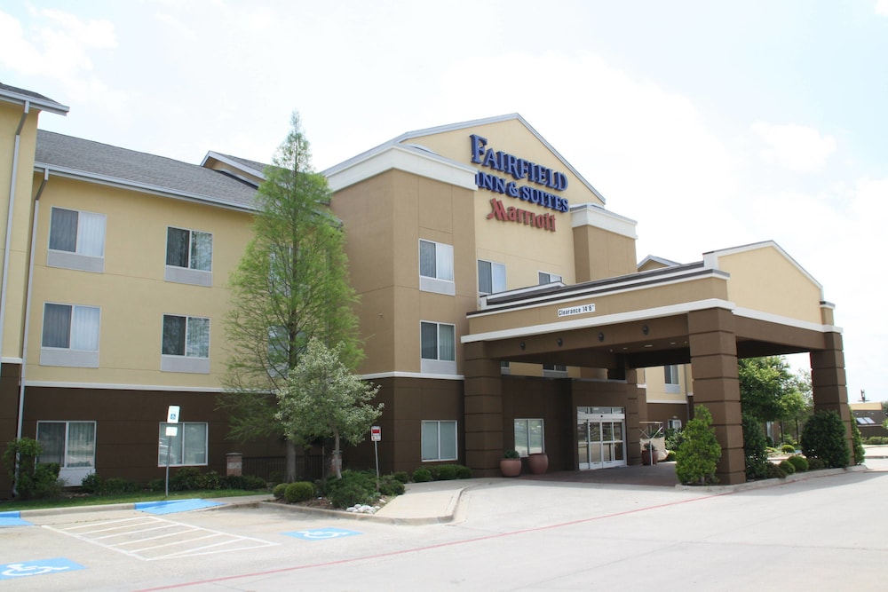 Fairfield Inn Suites Denton 1/21