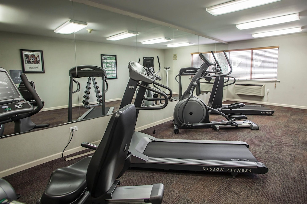 Quality Inn & Suites St Charles -West Chicago 17/40