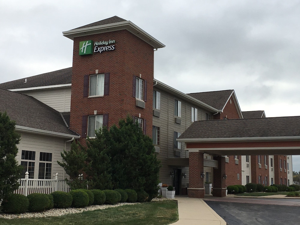 Holiday Inn Express Lebanon 1/36