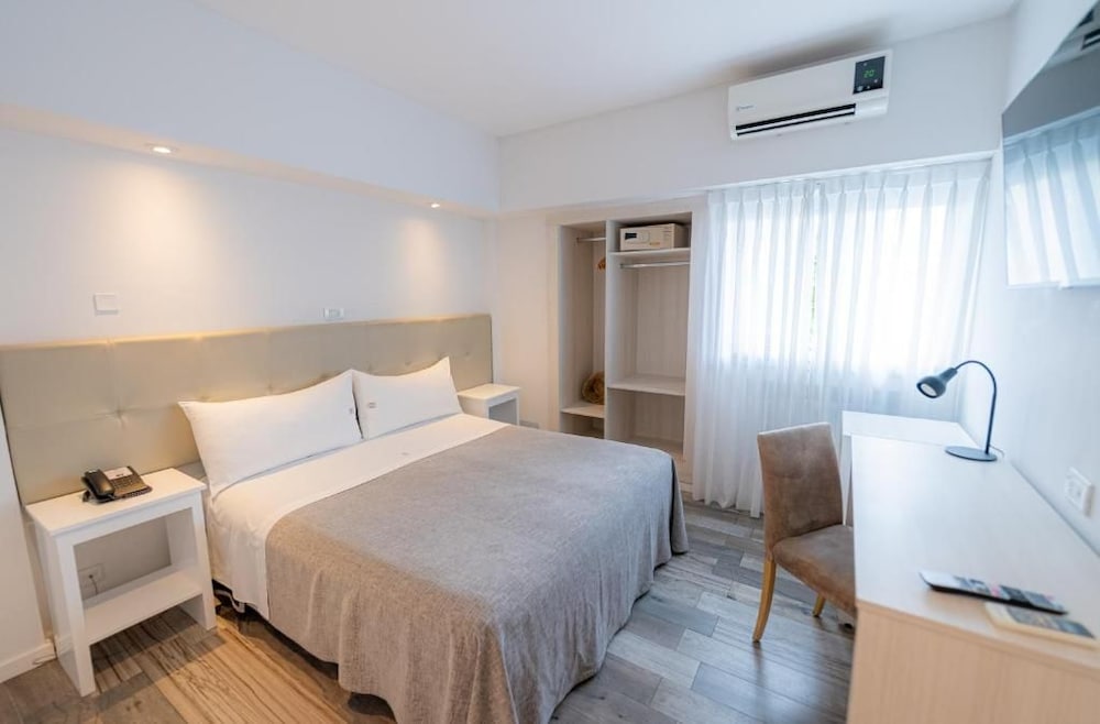 Hotel Sennac 7/32