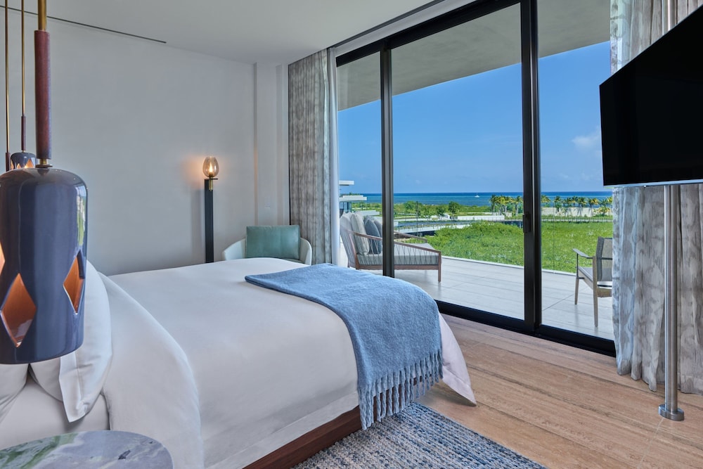St Regis, Suite, King Bed, Ocean View, Terrace