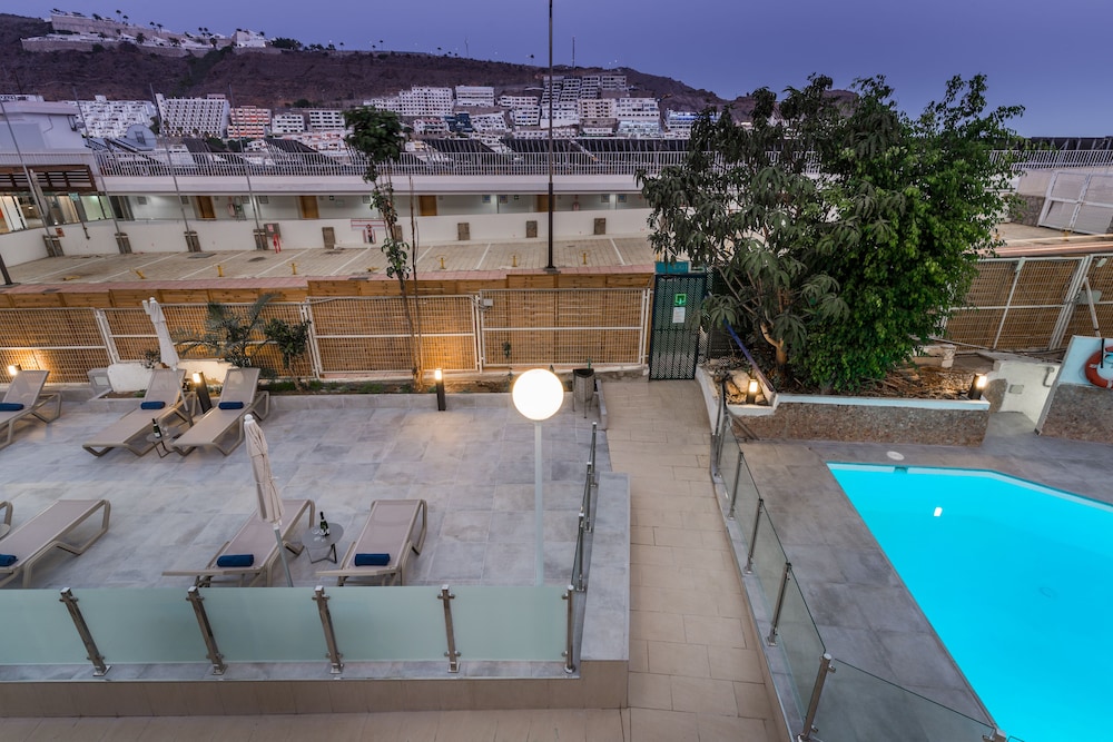 Calypso Oasis Apartments 3/65