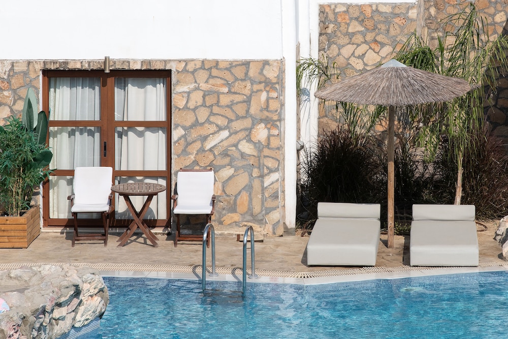 Costa Lindia Beach 24/47