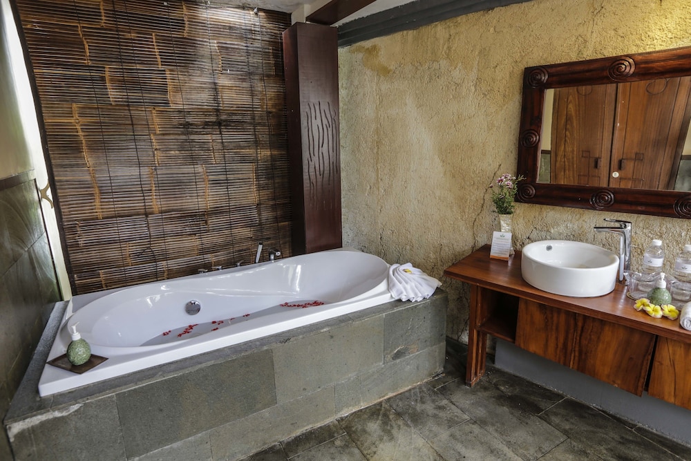 THE KAMPUNG UBUD VILLA 47/50