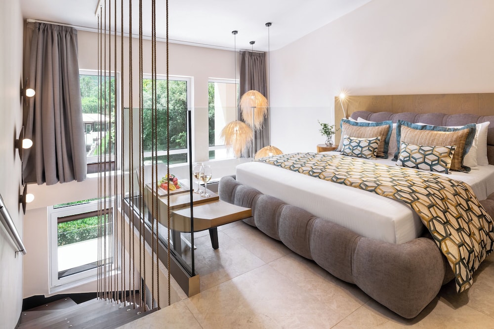 Grand, Studio, Suite, King Bed
