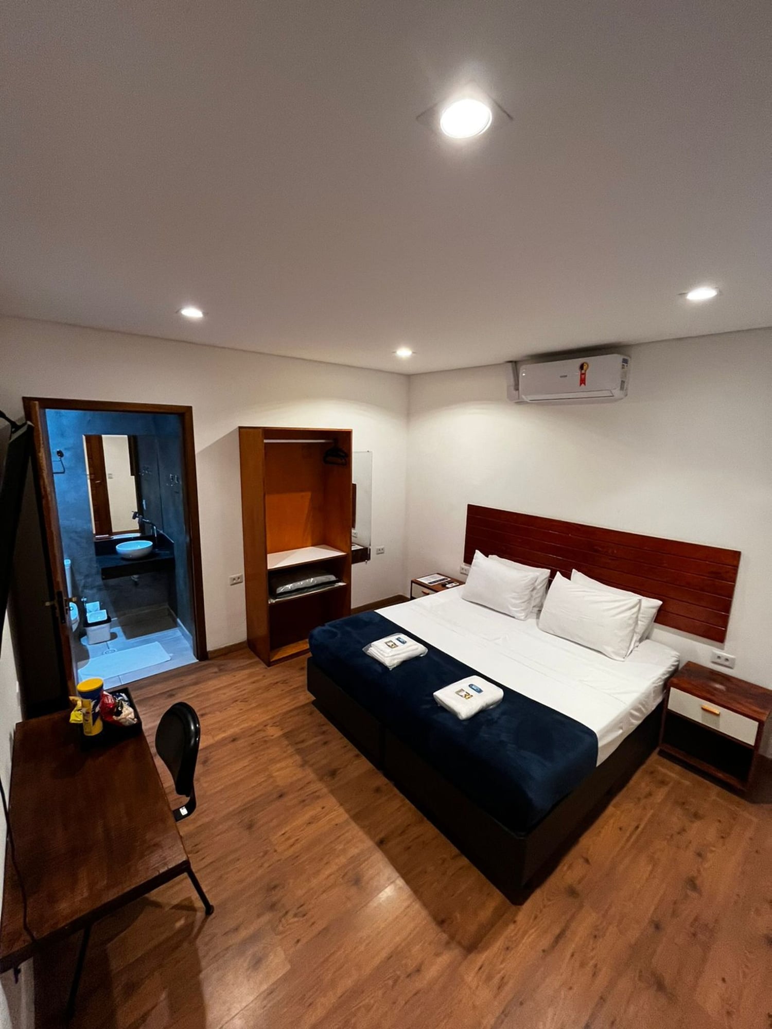 DESIGN, DOUBLE OR TWIN BED