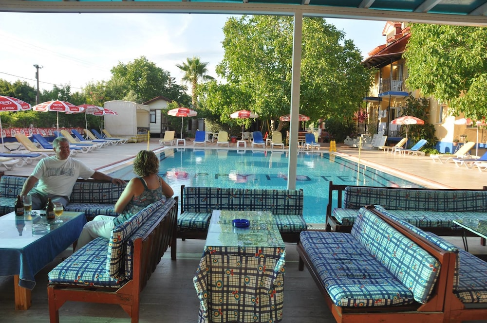 HAPPY NUR HOTEL 14/16
