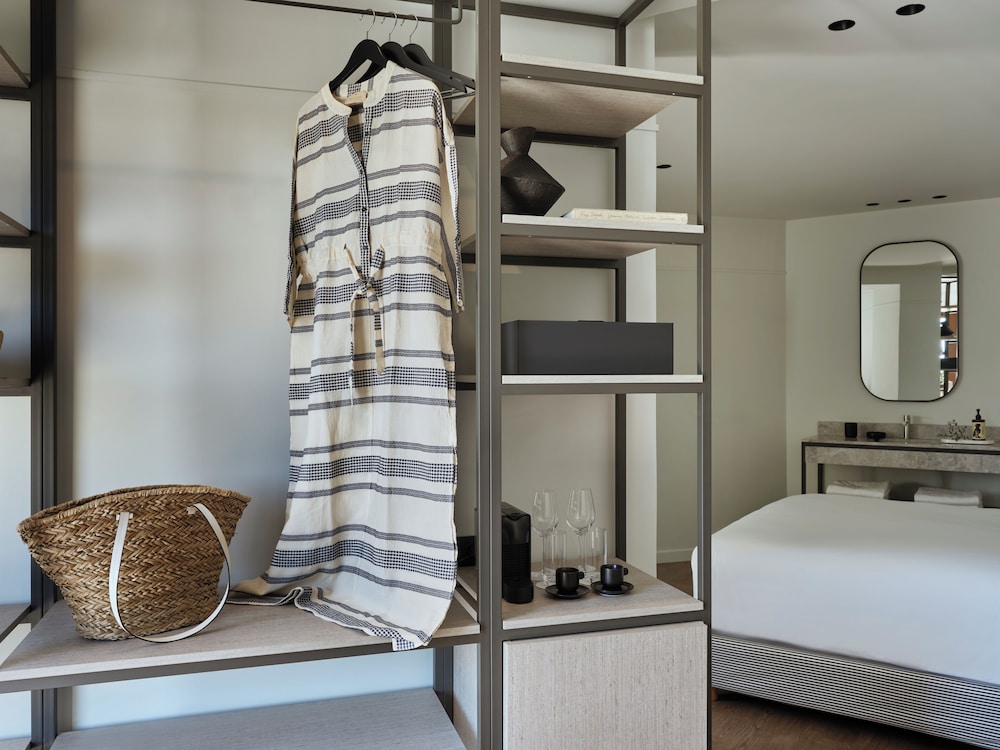 Lithos Hotel 24/46