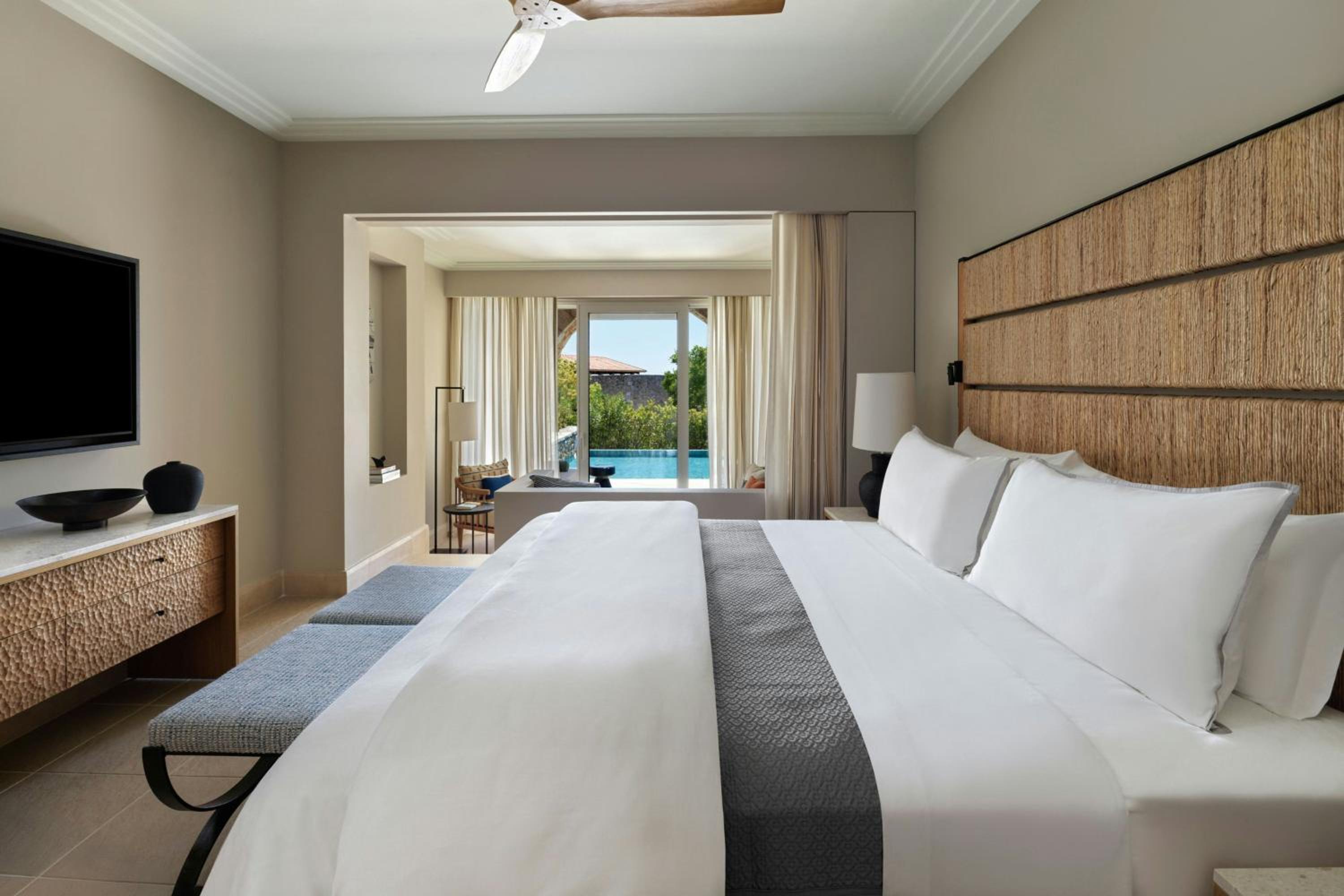 Garden, Infinity, Guest Room, Superior, King Bed, Sofa