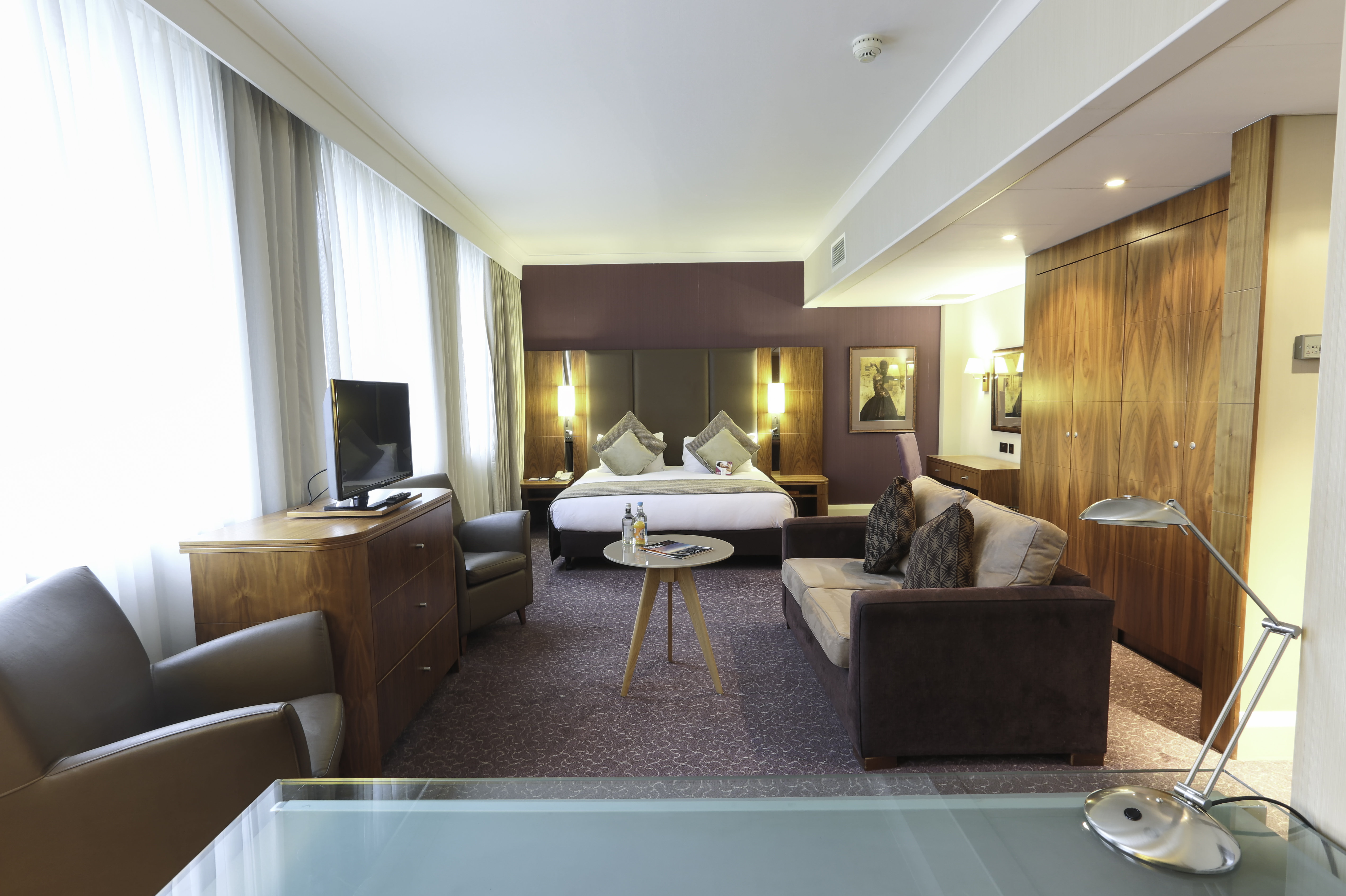 Crowne Plaza Ealing 49/76